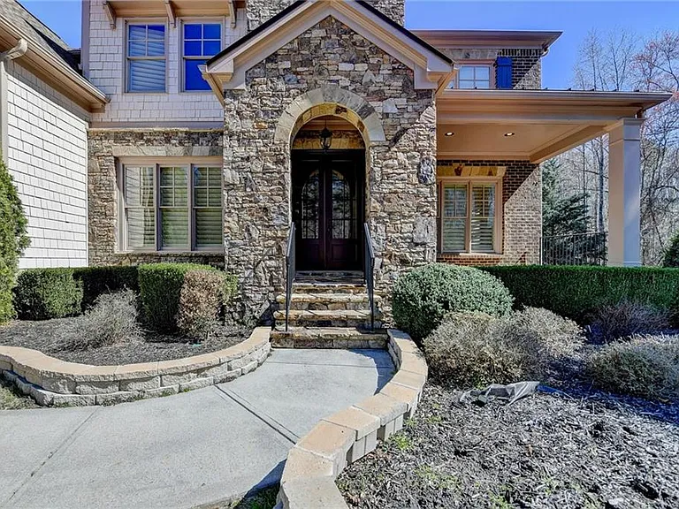 2230 Manor Creek Ct — Photo 2