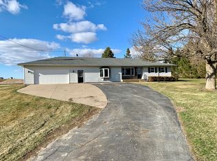 12326 255th St, Donahue, IA 52746