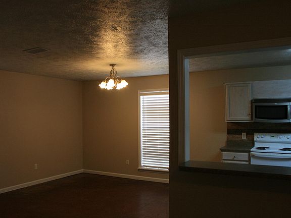 5th image of 125 Tomlinson Dr