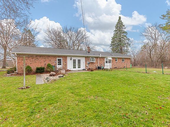 2nd image of 2798 E Munger Rd