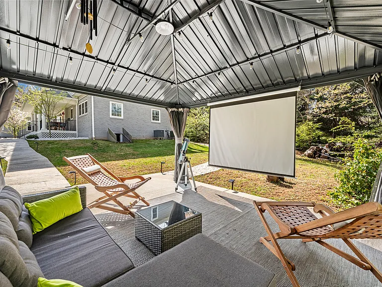 3803 Estel Rd — Photo 40
