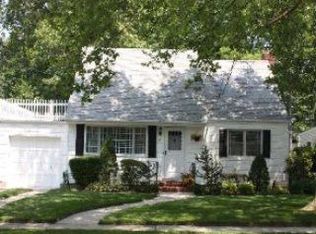 51 Winifred Dr, Merrick, NY 11566