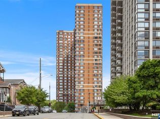 100 Old Palisade Rd APT 3215, Fort Lee, NJ 07024