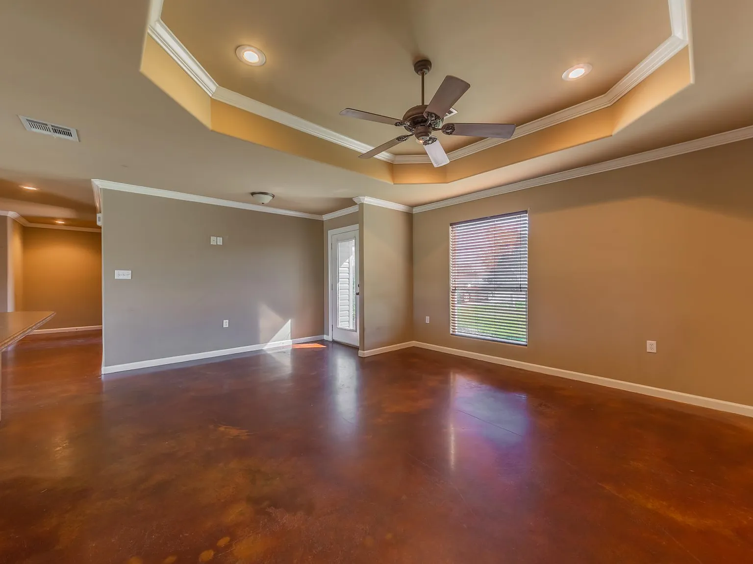 3 bed, 1295 sqft, $1,500 — Photo 4