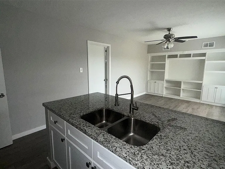 1660 Richmond Ave #12 — Photo 7