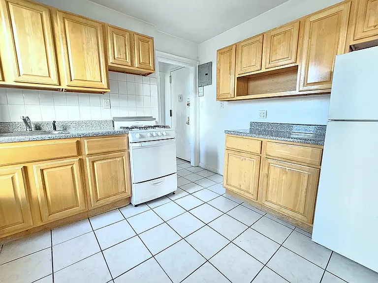 156 Grand St #20 — Photo 2