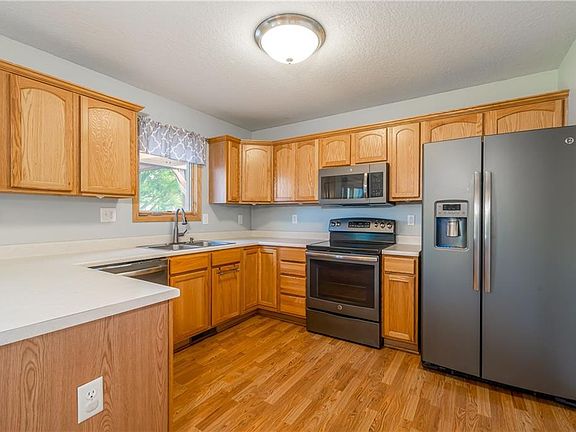 4th image of 403 3rd St NW