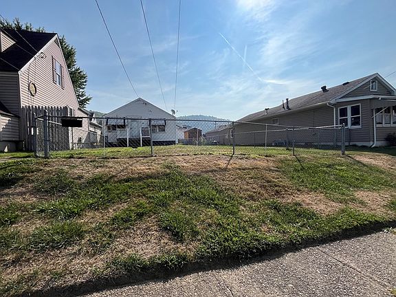 2nd image of 228 Mulberry Avenue