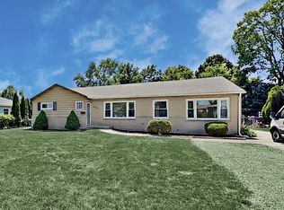 145 Carthage Ln, Hoffman Estates, IL 60169