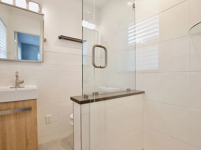 2401 Albert Lee Pkwy — Photo 12