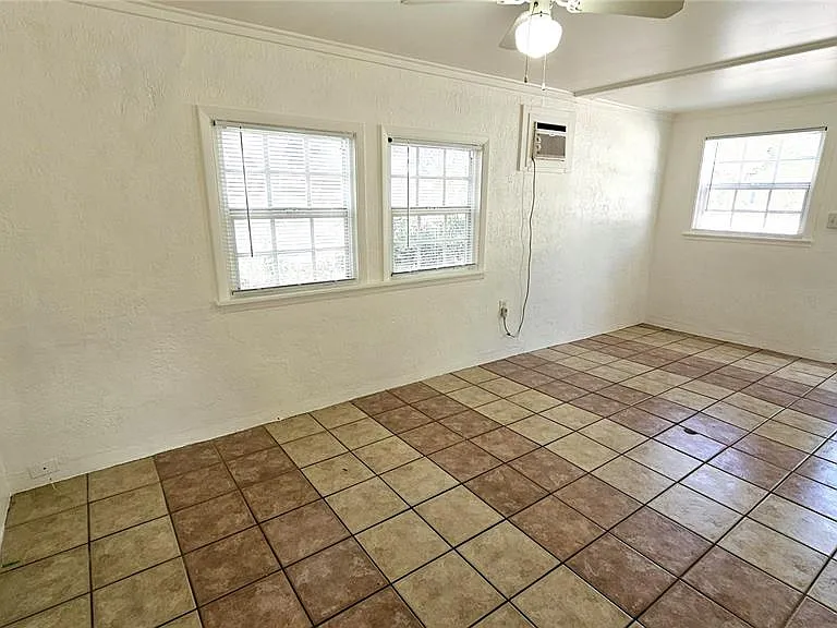 15 Mango St — Photo 9
