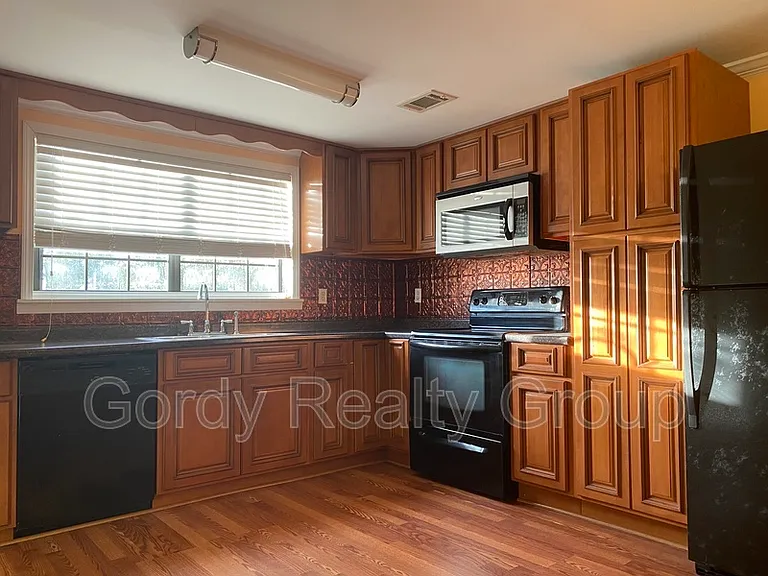 2057 Gay Ave — Photo 4