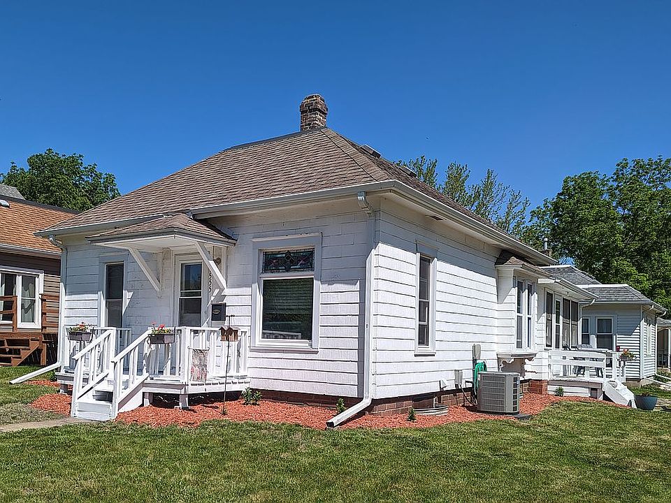1st image of 1555 5th St