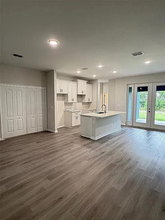 6 bed, 2626 sqft, $1,800 — Photo 2