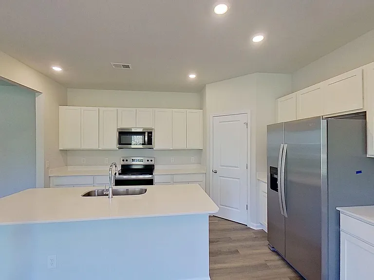 1095 Hanson Dr — Photo 6