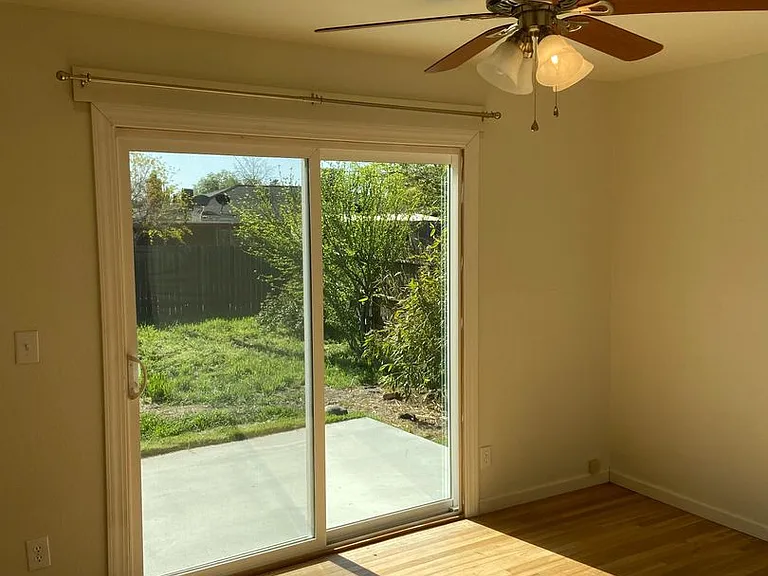 109 McKiernan Dr — Photo 12