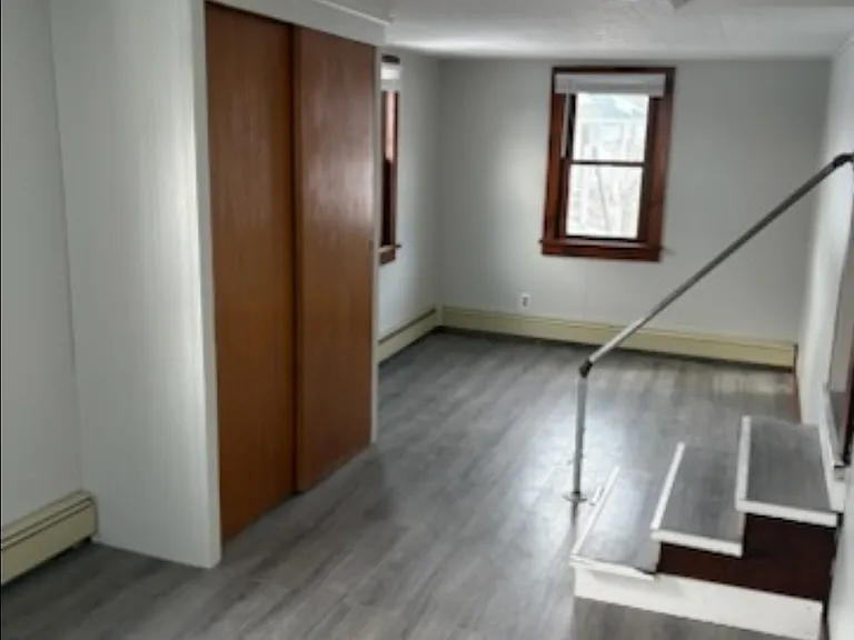 210 Syracuse Ave — Photo 9
