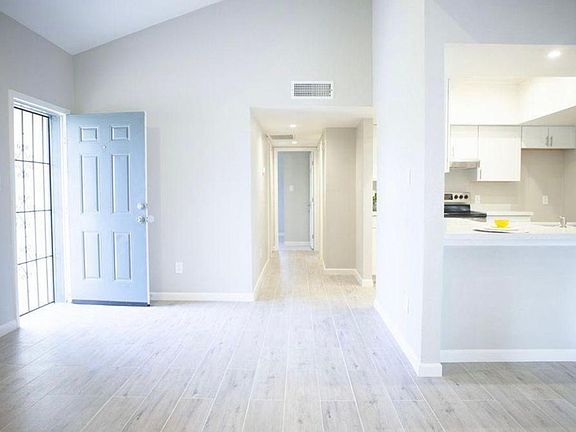 2nd image of 3207 W Loma Ln