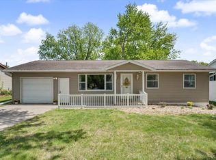 715 2nd St NW, Dyersville, IA 52040