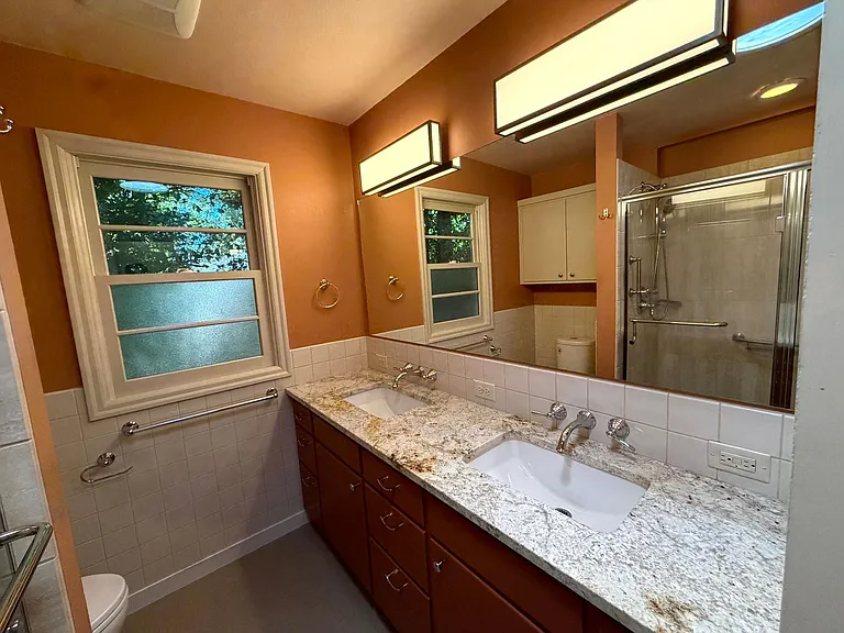 735 E 23rd Ave — Photo 16