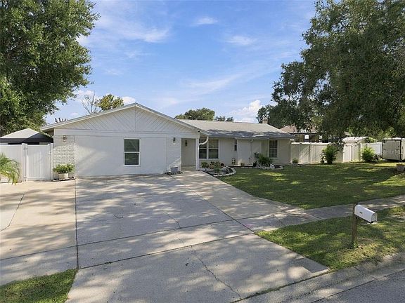 4th image of 1325 OAKCREST DRIVE