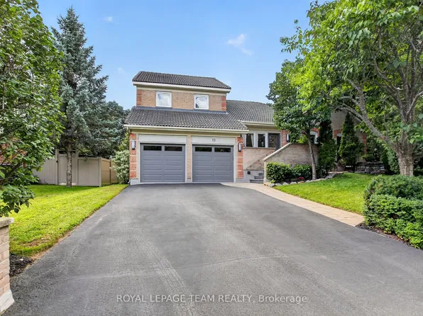 15 Kintail Ct, Ottawa, ON K2S 1G8