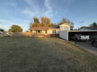 910 N 14th St, Perry, OK 73077