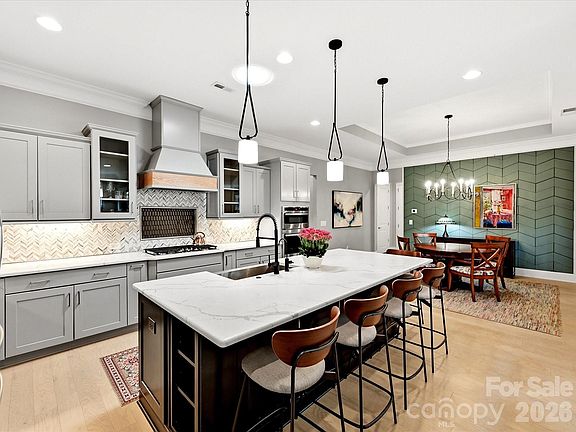 3rd image of 5008 Vita Way