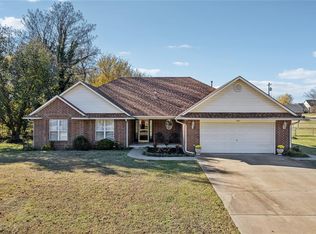 121 N 10th St, McLoud, OK 74851
