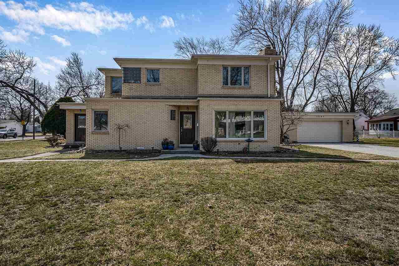 1506 Borton Ave Essexville Mi 48732 Mls 50037311 Zillow