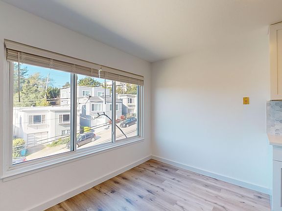 5th image of 975 Burnett Ave #16