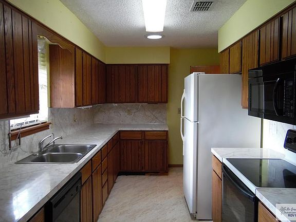 5th image of 1000 Camelot Dr APT 6098