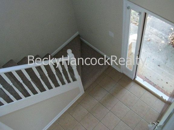5th image of 154 Woodmere Dr