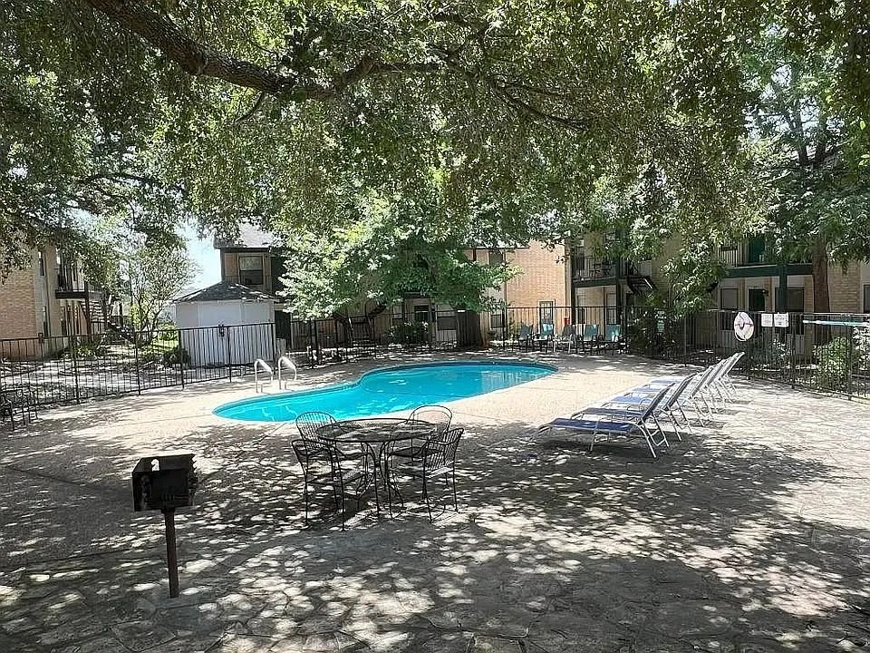 2 bed, 725 sqft, $945 — Photo 1