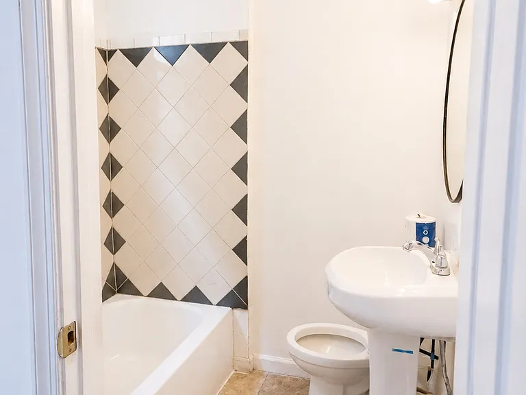 632 Florida Ave NW #2 — Photo 6