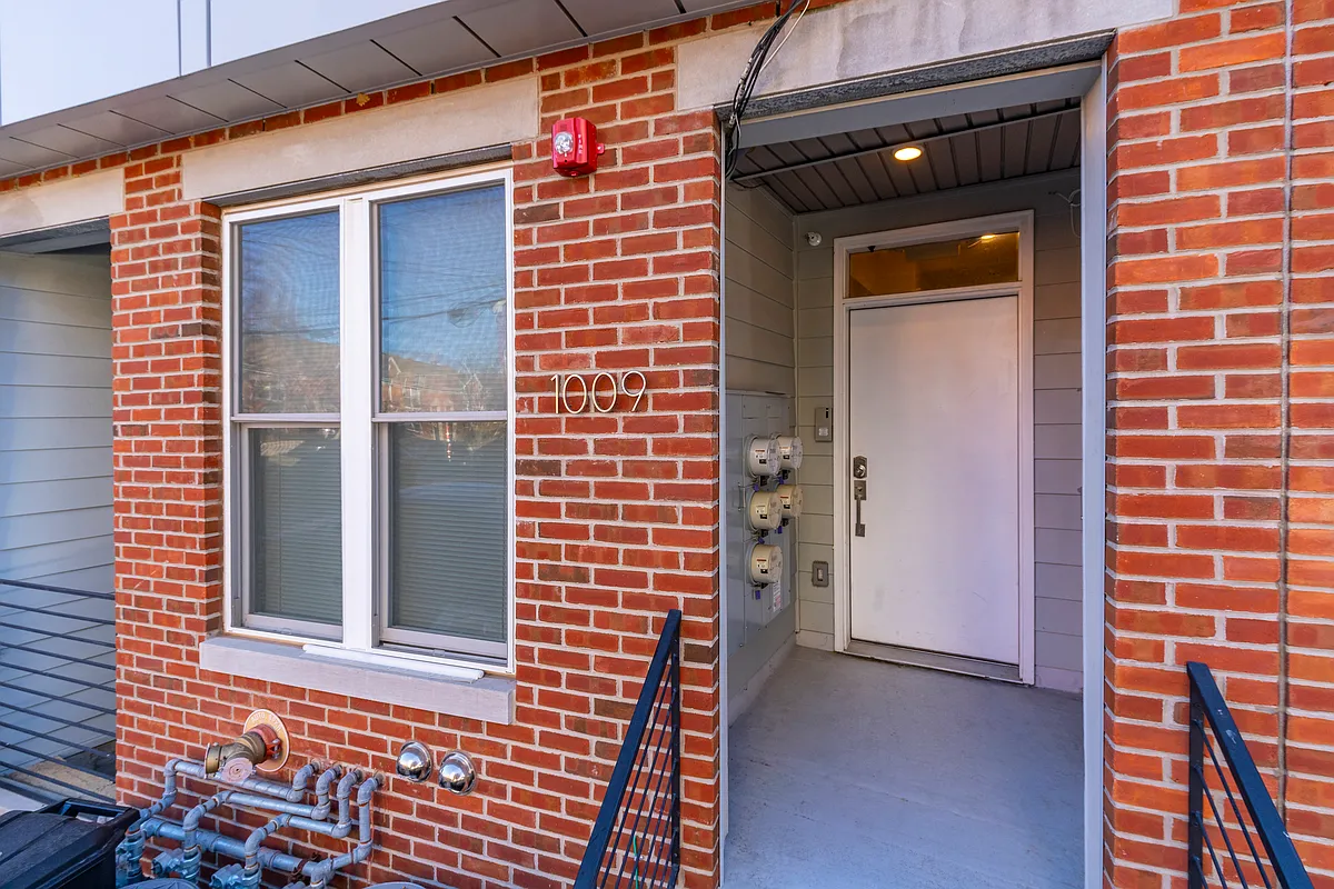 Building Photo - 1009 S 3rd St #2