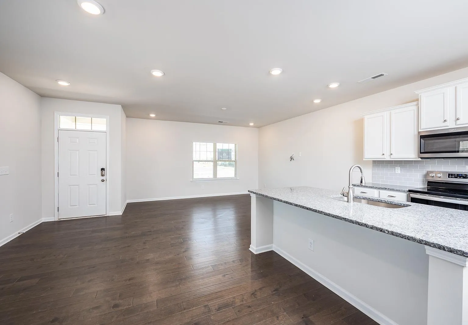 4 bed, 3.5 bath, 2267 sqft, $2,450 — Photo 3