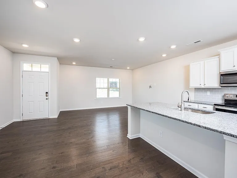 902 Sagecroft Ln — Photo 3