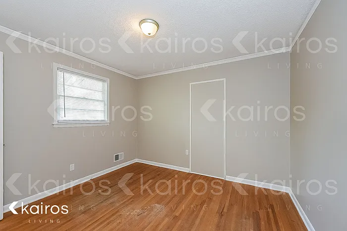 313 Shoreditch Dr — Photo 9