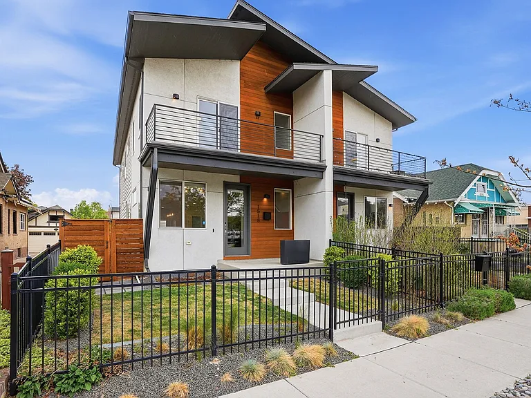 1518 N Newton St — Photo 1