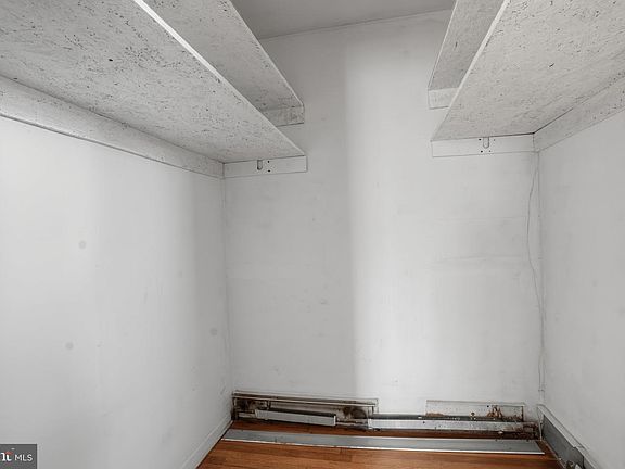 35th image of 10 Hemlock Rd