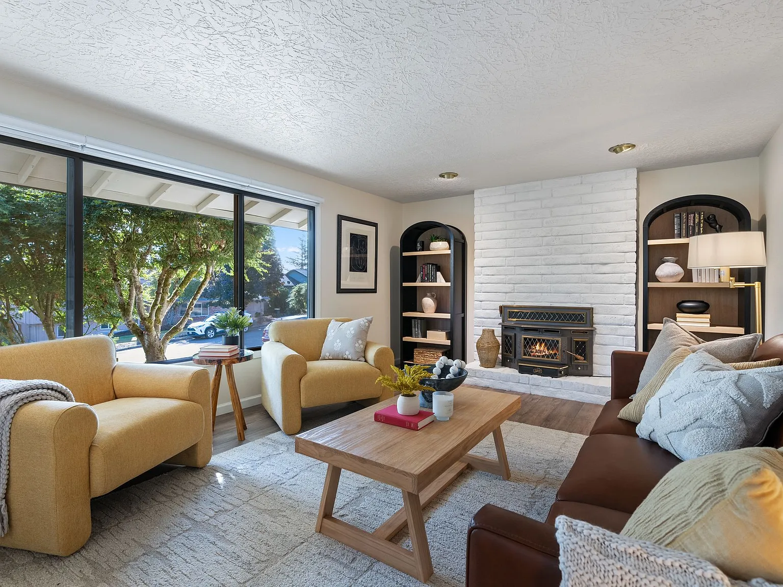 4 bed, 2025 sqft, $7,000 — Photo 3
