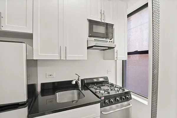 Rented by Cooper & Cooper Real Estate | media 18