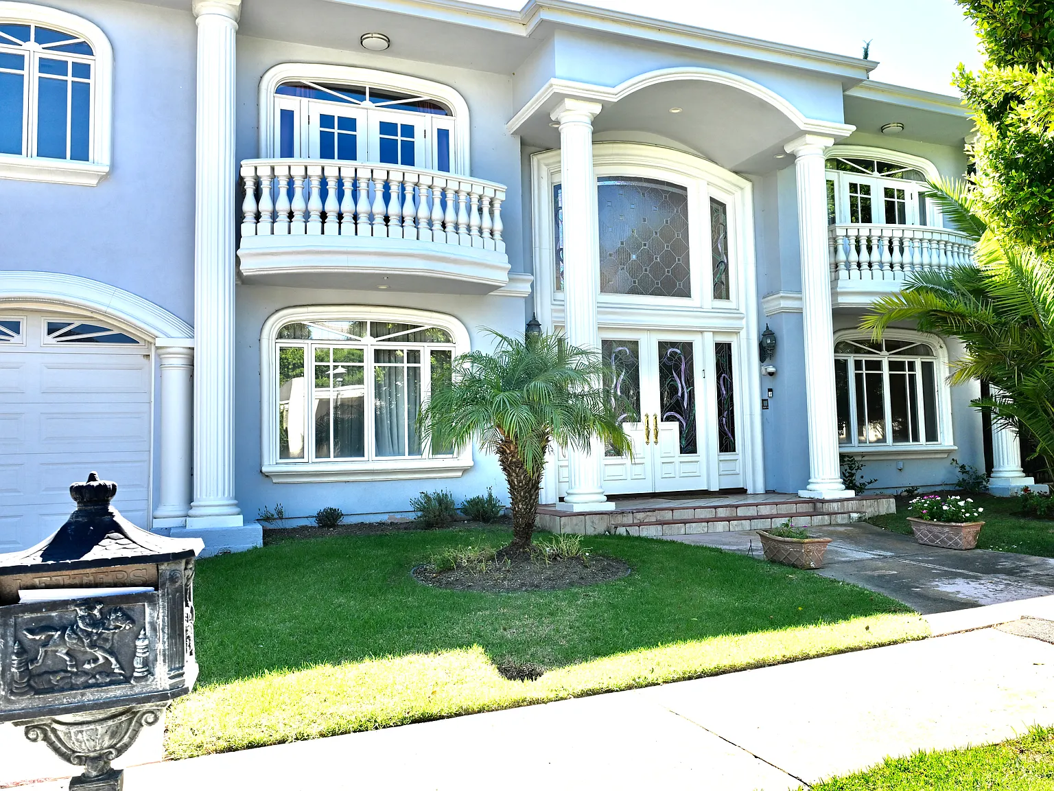 6 bed, 6119 sqft, $29,000 — Photo 3