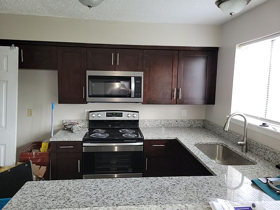 5th image of 9635 16th Bay St