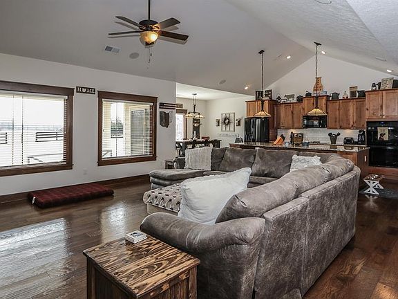 4th image of 4843 Justin Ct