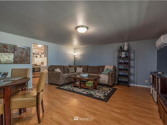 5th image of 11809 40th Ave S