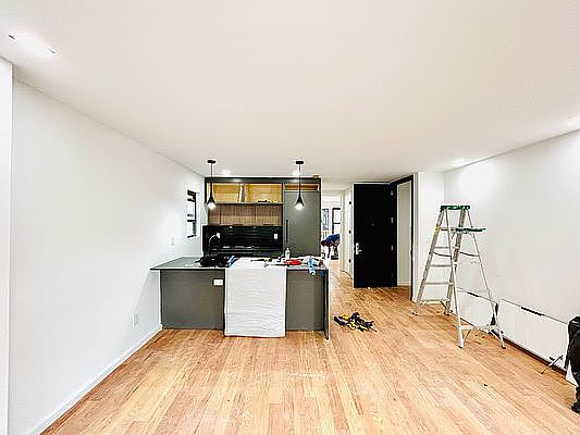 3rd image of 661 Hancock St Floor 2