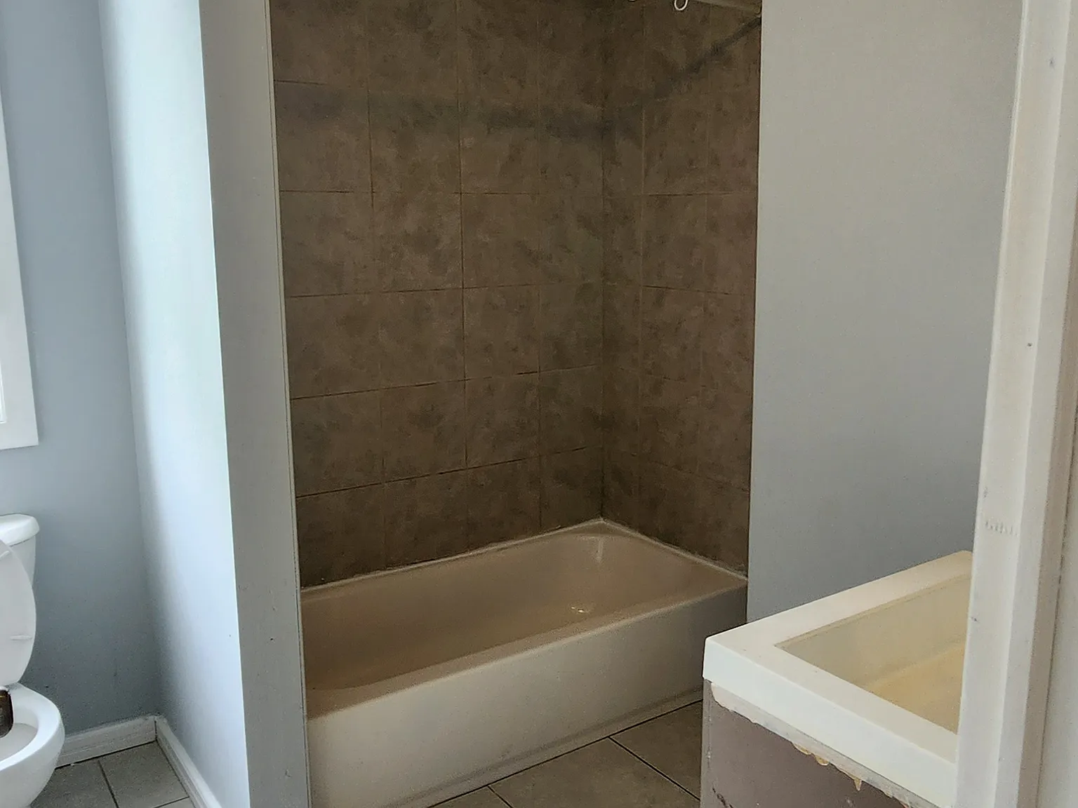 3 bed, 2000 sqft, $2,600 — Photo 2