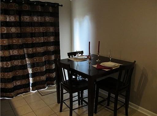 Eat-in-Kitchen